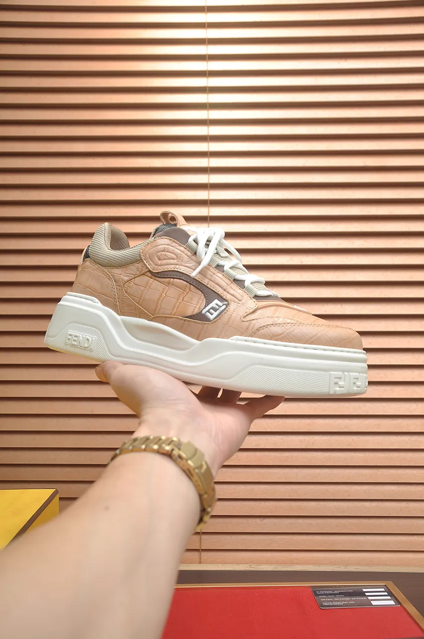 Men's shoes 💰600💶 [Fendi] The latest casual sports shoes 🔥 Many 💑 stars have the same style FD match. The original version is a one-to-one replica. Designer Kim Jones's first fendi match and Donkey brand Trainer basketball sneakers. Material: Original silk mesh. Lining: Breathable mesh. Packaging: Original 1:1 matching high-end packaging. Size: 38-45 (45 is custom-made and cannot be returned or exchanged)